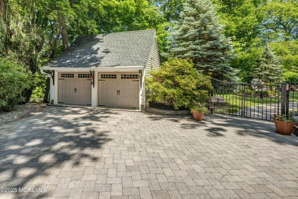 Detached Garage, Exterior