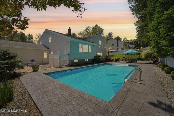 Exterior, Pool