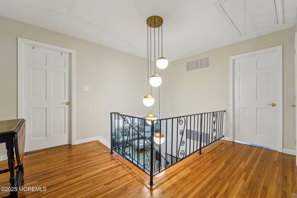 Interior, Pendant Lights, Wood Texture Flooring