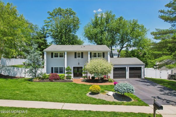 Attached, Exterior, Facade, Raised Ranch