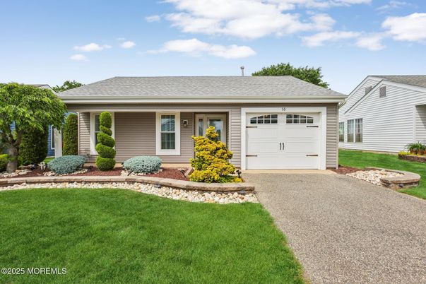 Attached, Exterior, Facade, Ranch