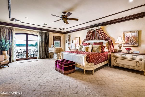 Bedroom, Interior, Recessed Lighting, Water