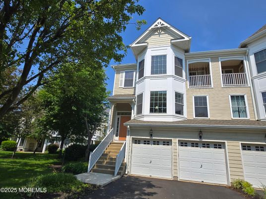 Attached, Exterior, Facade, Queen Anne Victorian