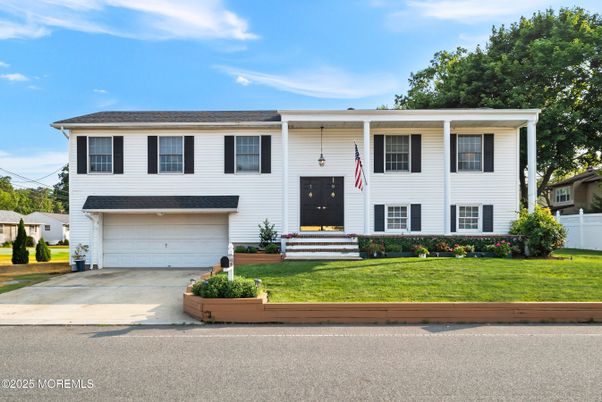 Attached, Exterior, Facade, Raised Ranch