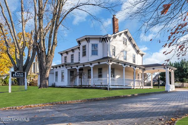 Backyard, Exterior, Facade, Queen Anne Victorian