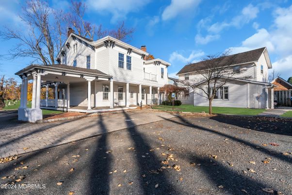 Exterior, Facade, Farmhouse