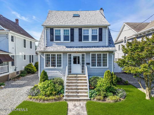 Exterior, Facade, Cape Cod