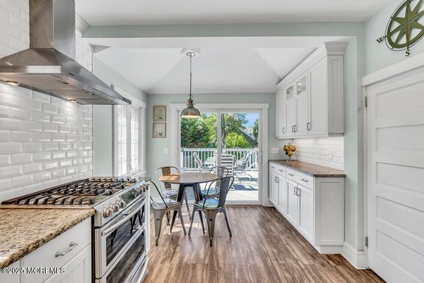 Dining room, Interior, Kitchen, Pendant Lights, Stainless Steel Appliances, Wood Texture Flooring
