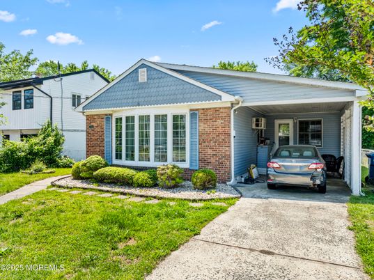 Exterior, Facade, Brick Facade, Ranch