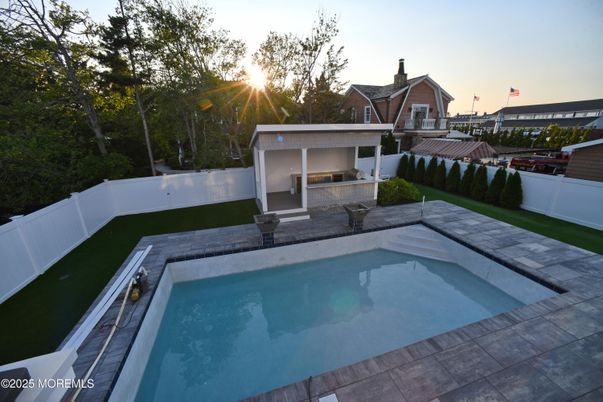 Exterior, Pool