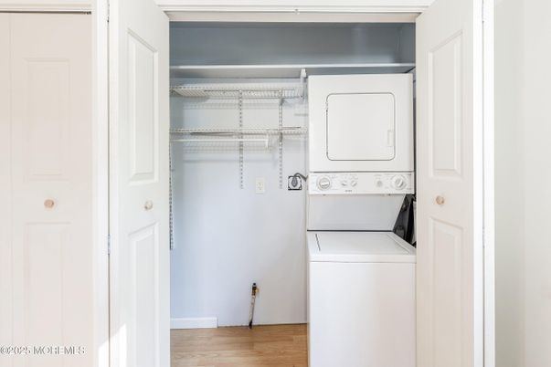 Interior, Utility Closets, Washer, Wood Texture Flooring