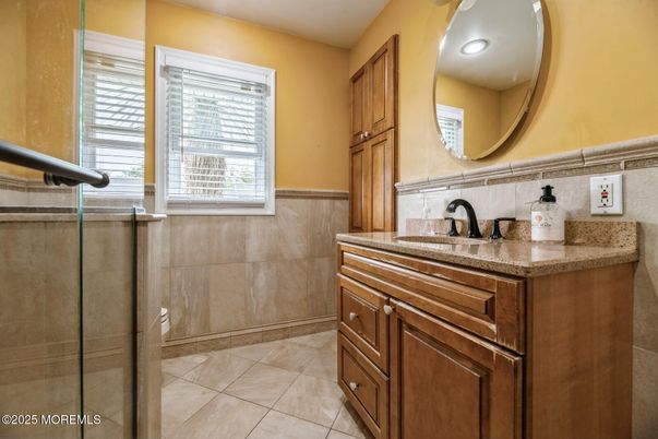 Bathroom, Interior, Recessed Lighting