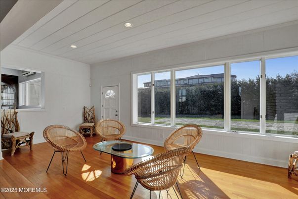 Interior, Recessed Lighting, Sun Room, Wood Texture Flooring
