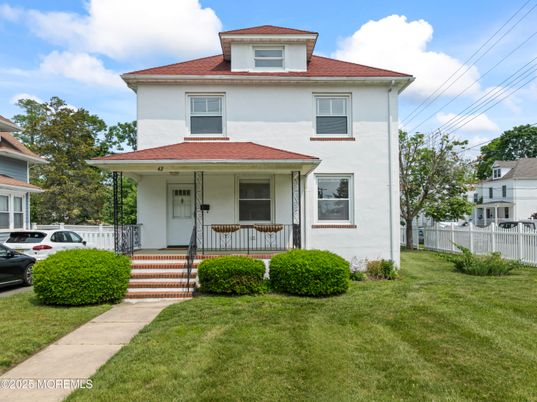 Exterior, Facade, American Foursquare