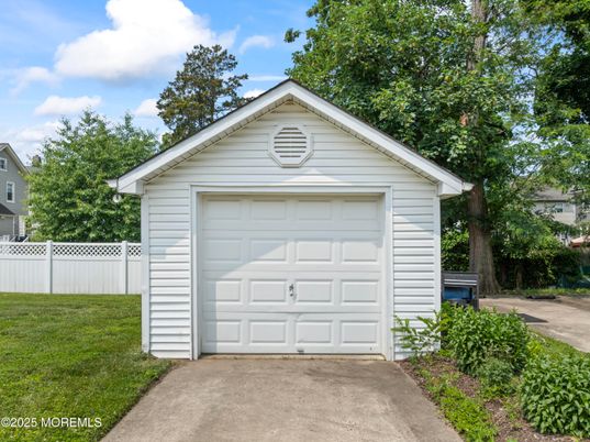 Detached Garage, Exterior