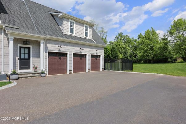 Attached, Exterior, Facade, Cape Cod