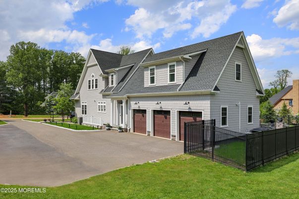 Attached, Exterior, Facade, Farmhouse