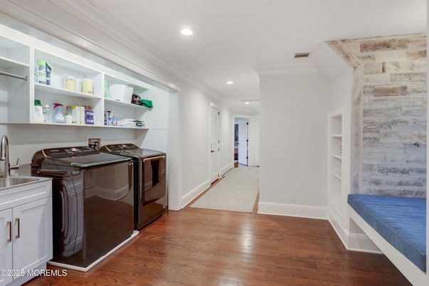 Interior, Recessed Lighting, Washer, Wood Texture Flooring
