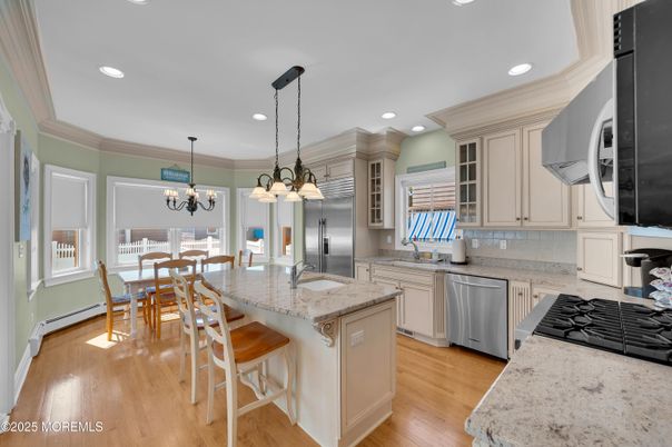 Chandelier, Dining room, Interior, Kitchen, Recessed Lighting, Stainless Steel Appliances, Wood Texture Flooring