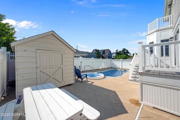 Exterior, Pool