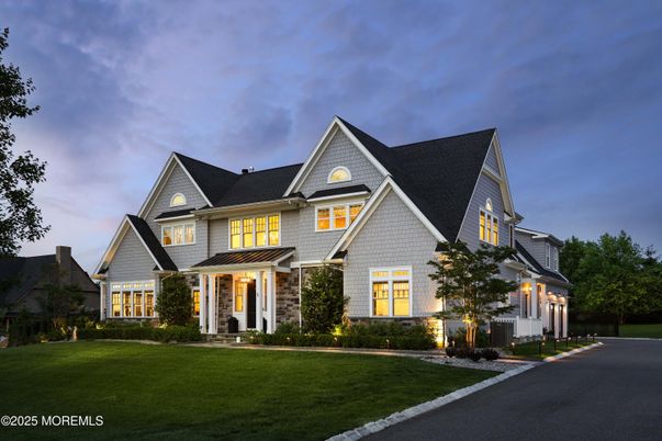 Attached, Exterior, Facade, Farmhouse