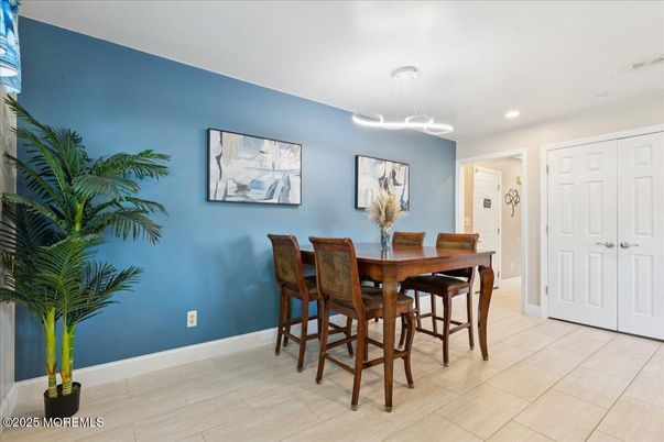 Dining room, Interior, Pendant Lights, Recessed Lighting
