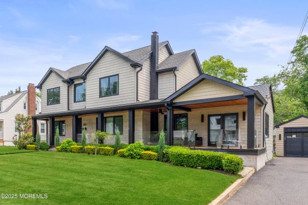 Exterior, Facade, Farmhouse
