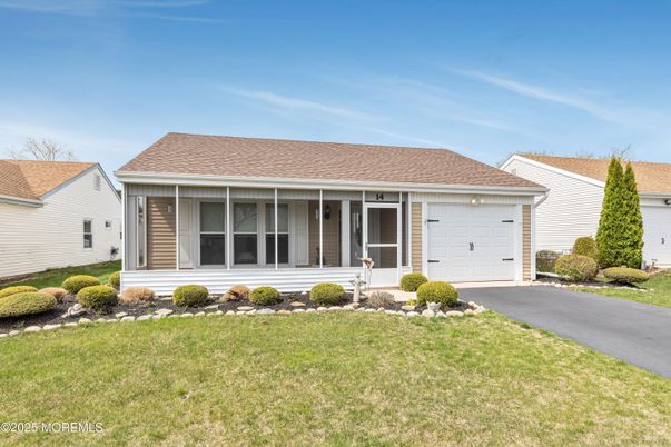 Attached, Exterior, Facade, Ranch