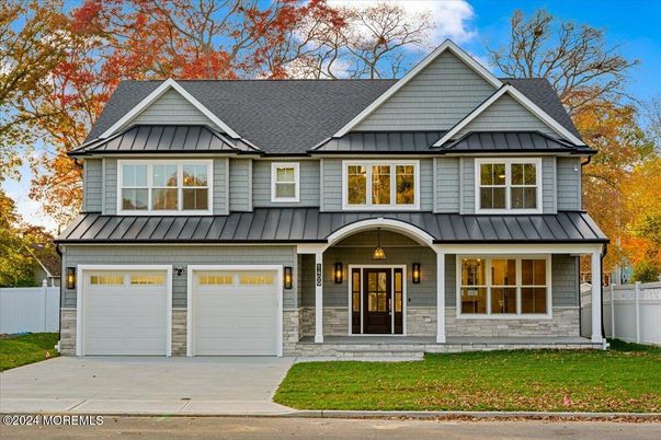 Attached, Exterior, Facade, Farmhouse