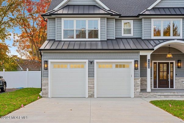 Attached, Exterior, Facade, Farmhouse