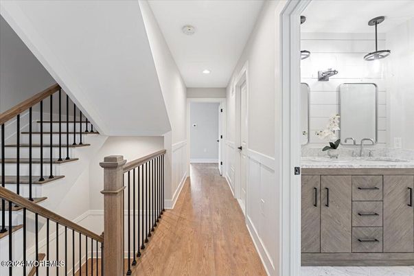 Bathroom, Interior, Recessed Lighting, Wood Texture Flooring