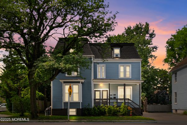 Exterior, Facade, Queen Anne Victorian