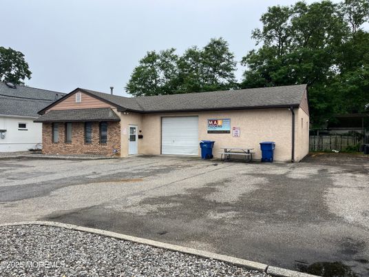 Attached, Exterior, Facade, Brick Facade, Ranch
