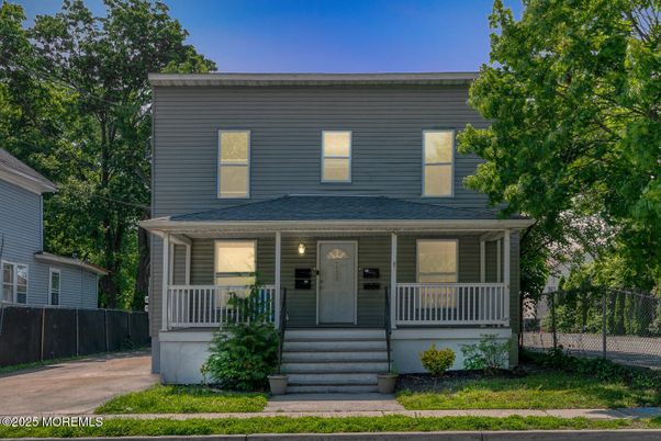 Exterior, Facade, American Foursquare