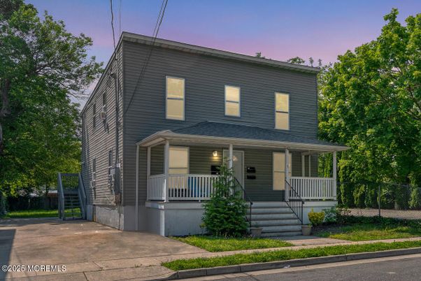Exterior, Facade, American Foursquare