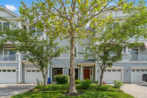Attached, Exterior, Facade, Rowhouse