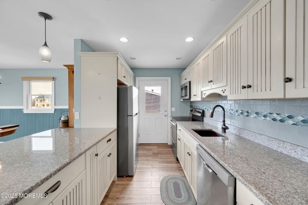 Interior, Kitchen, Pendant Lights, Recessed Lighting, Wood Texture Flooring