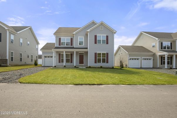 Attached, Exterior, Facade, Farmhouse