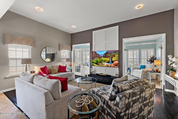 Interior, Living room, Recessed Lighting, Wood Texture Flooring
