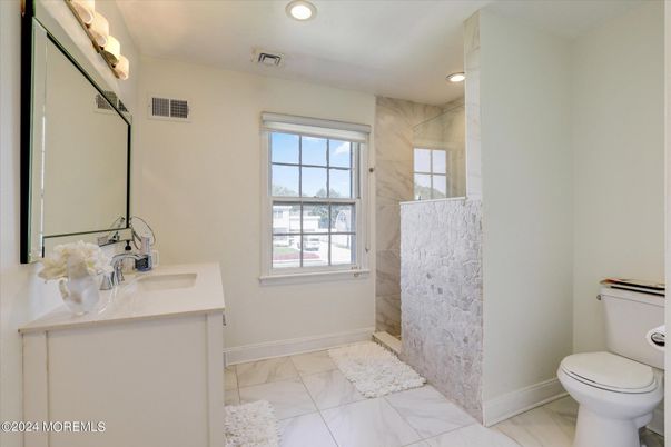 Bathroom, Interior, Marble, Marble Walls, Recessed Lighting