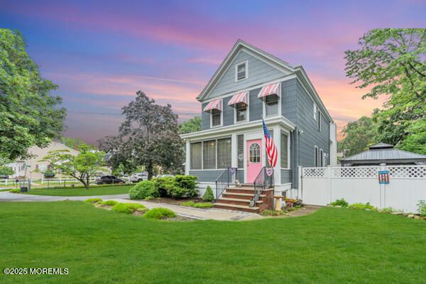 Backyard, Exterior, Facade, Queen Anne Victorian