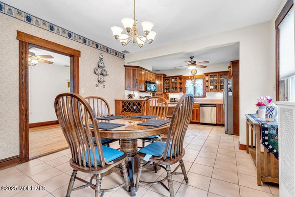 Chandelier, Dining room, Interior, Kitchen