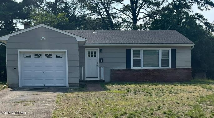 Attached, Exterior, Facade, Ranch