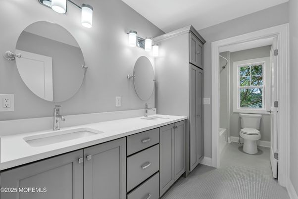 Bathroom, Dual Sink Vanities, Interior