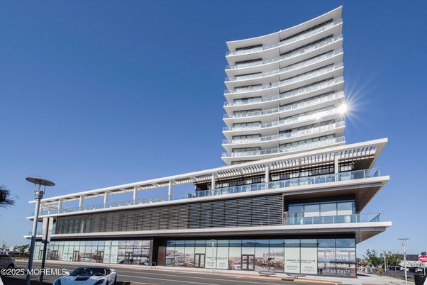 Exterior, Facade, Condo Building