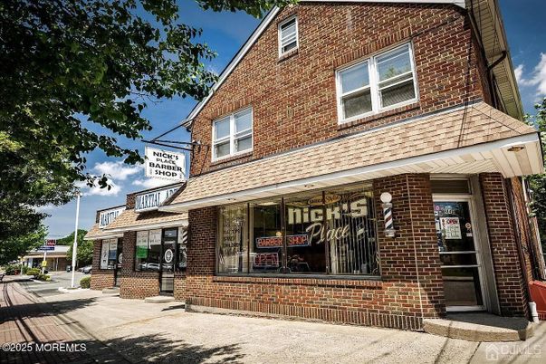 Exterior, Facade, Brick Facade, Cape Cod