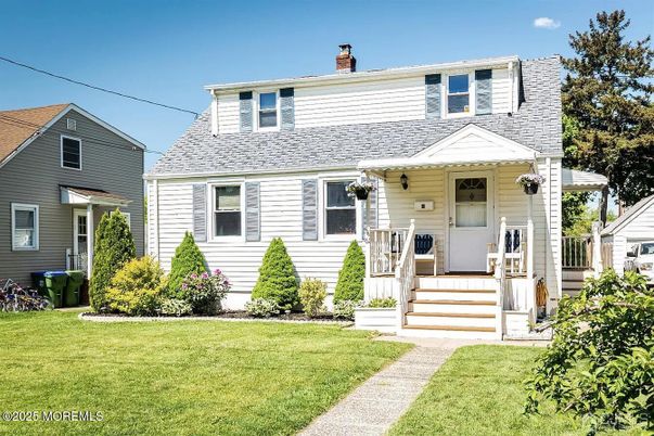 Exterior, Facade, Cape Cod