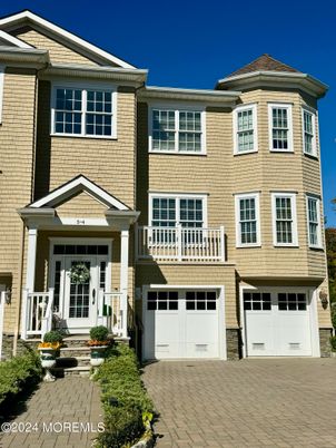 Attached, Exterior, Facade, Rowhouse