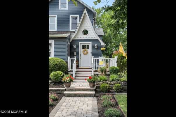 Exterior, Facade, Queen Anne Victorian