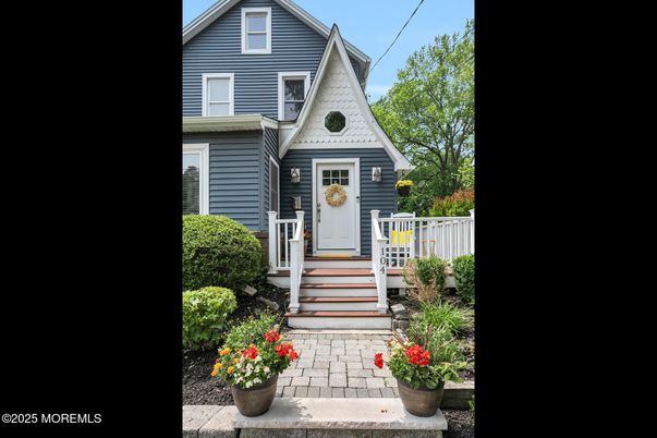 Exterior, Facade, Queen Anne Victorian